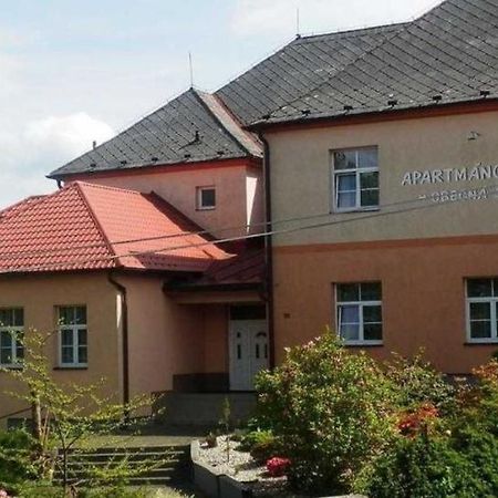 Apartmanovy Dum Obecna Skola Svetlik Exteriör bild
