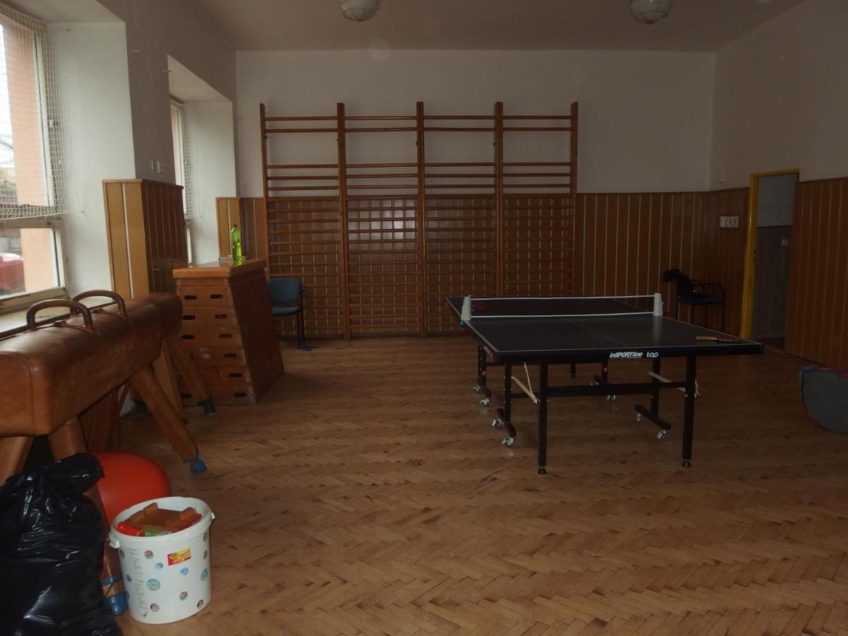Apartmanovy Dum Obecna Skola Svetlik Exteriör bild
