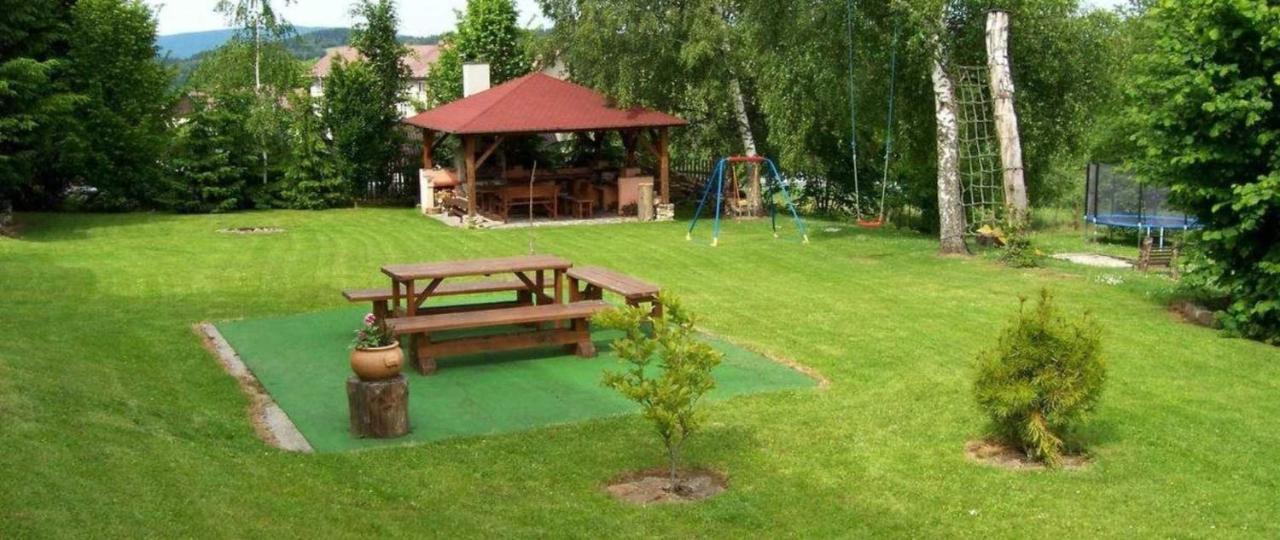 Apartmanovy Dum Obecna Skola Svetlik Exteriör bild