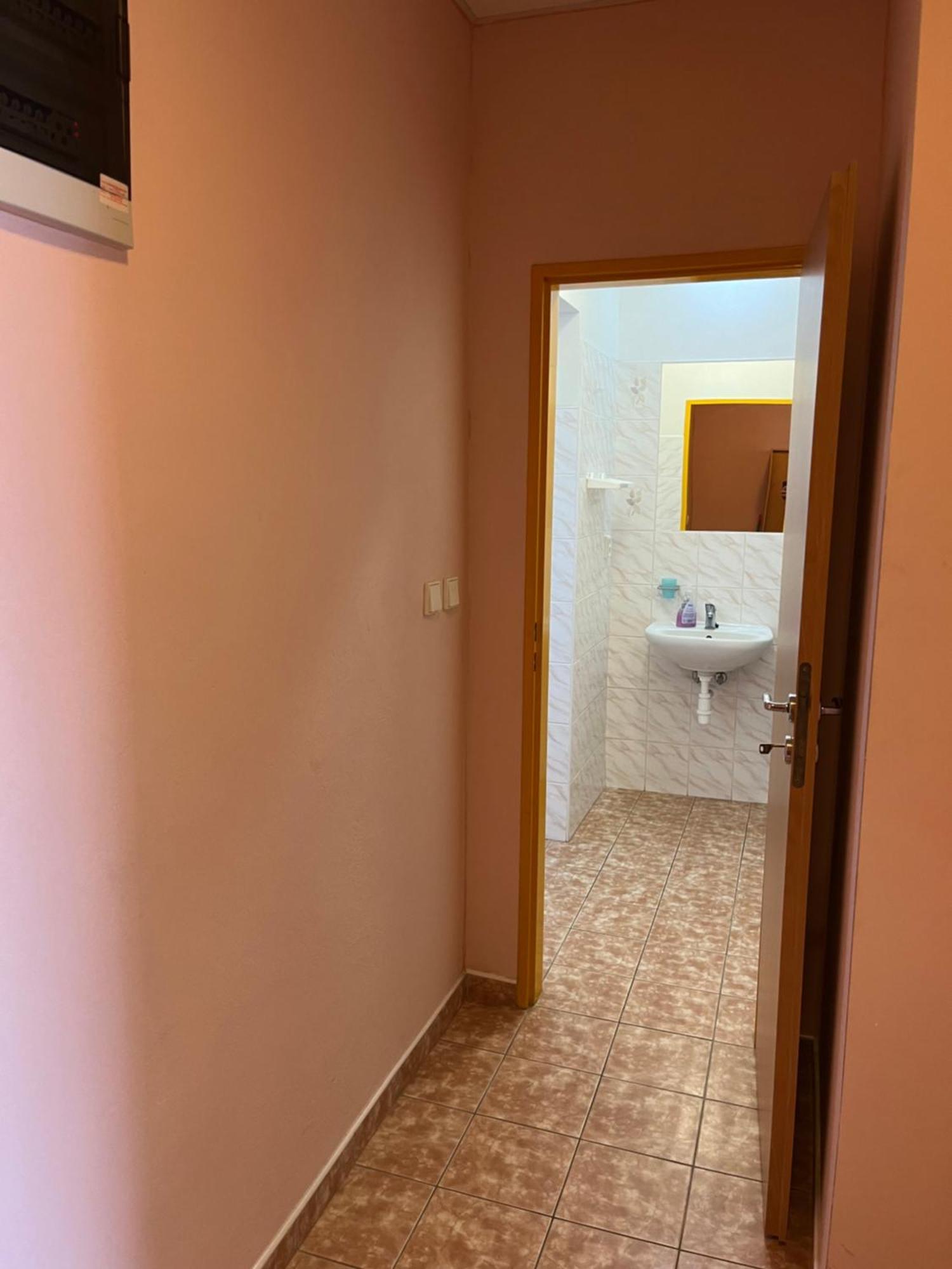 Apartmanovy Dum Obecna Skola Svetlik Exteriör bild