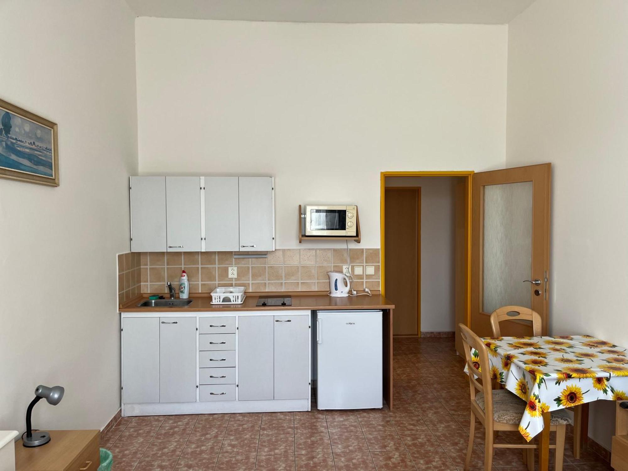 Apartmanovy Dum Obecna Skola Svetlik Exteriör bild