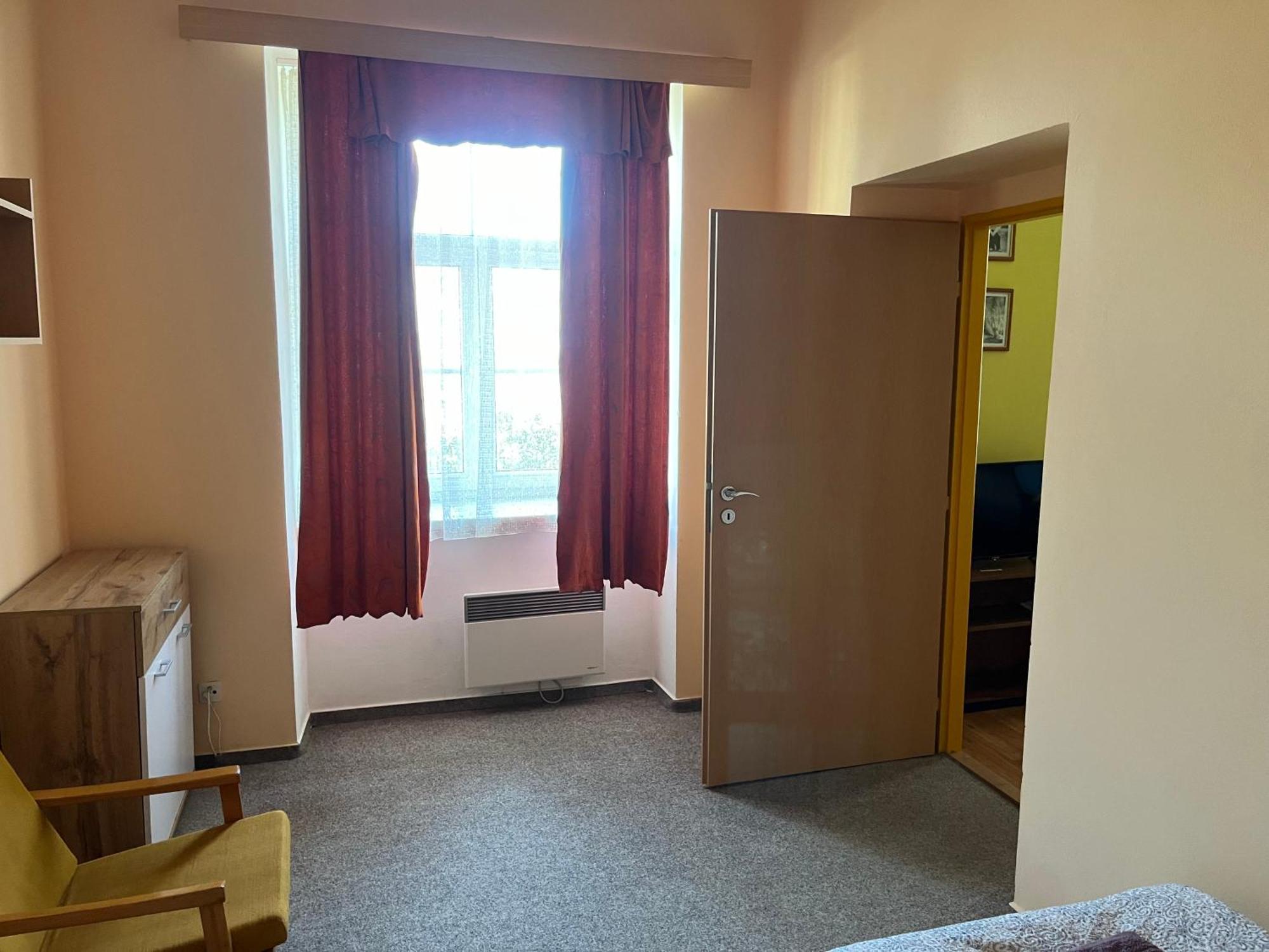 Apartmanovy Dum Obecna Skola Svetlik Exteriör bild