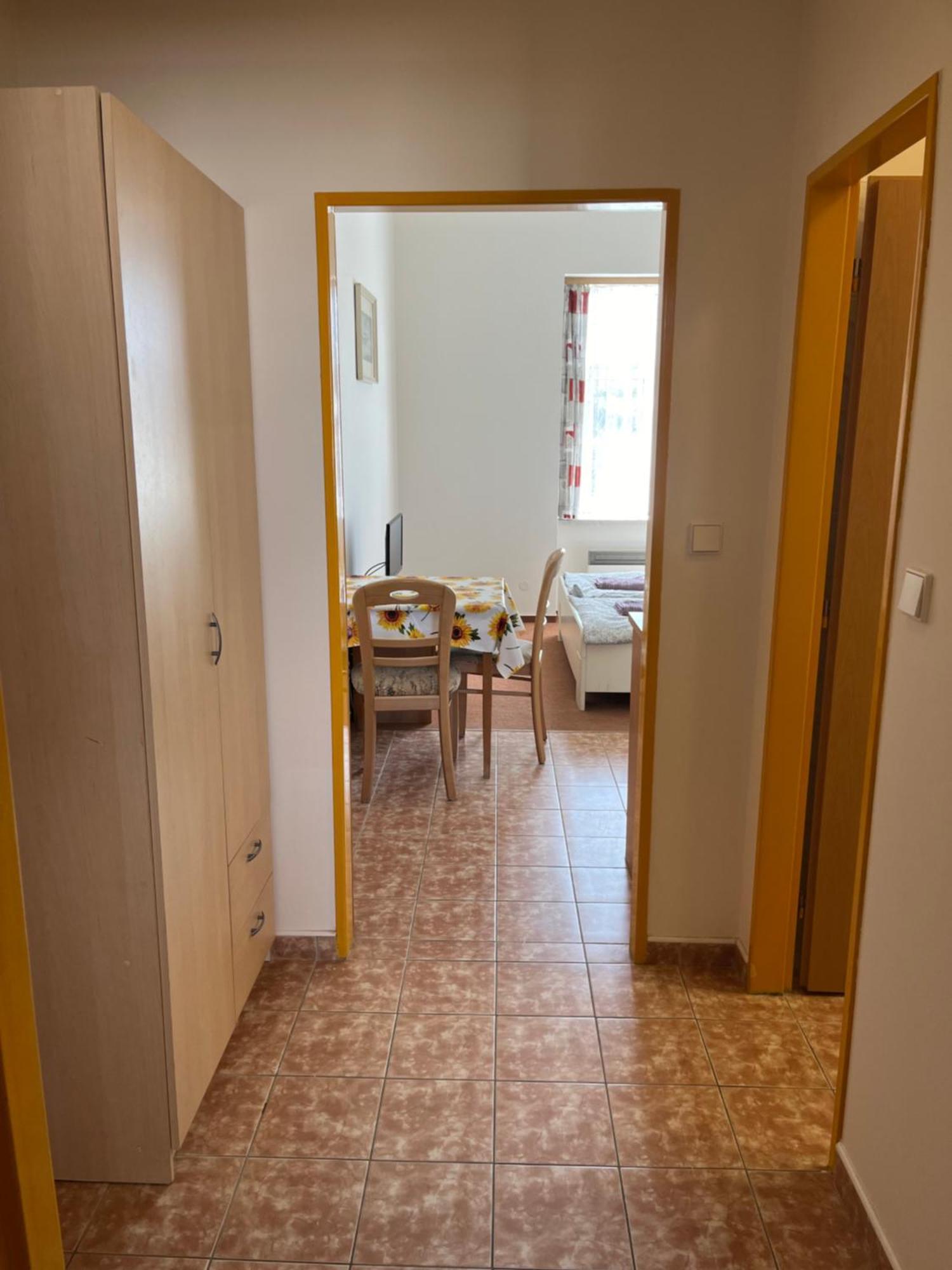 Apartmanovy Dum Obecna Skola Svetlik Exteriör bild