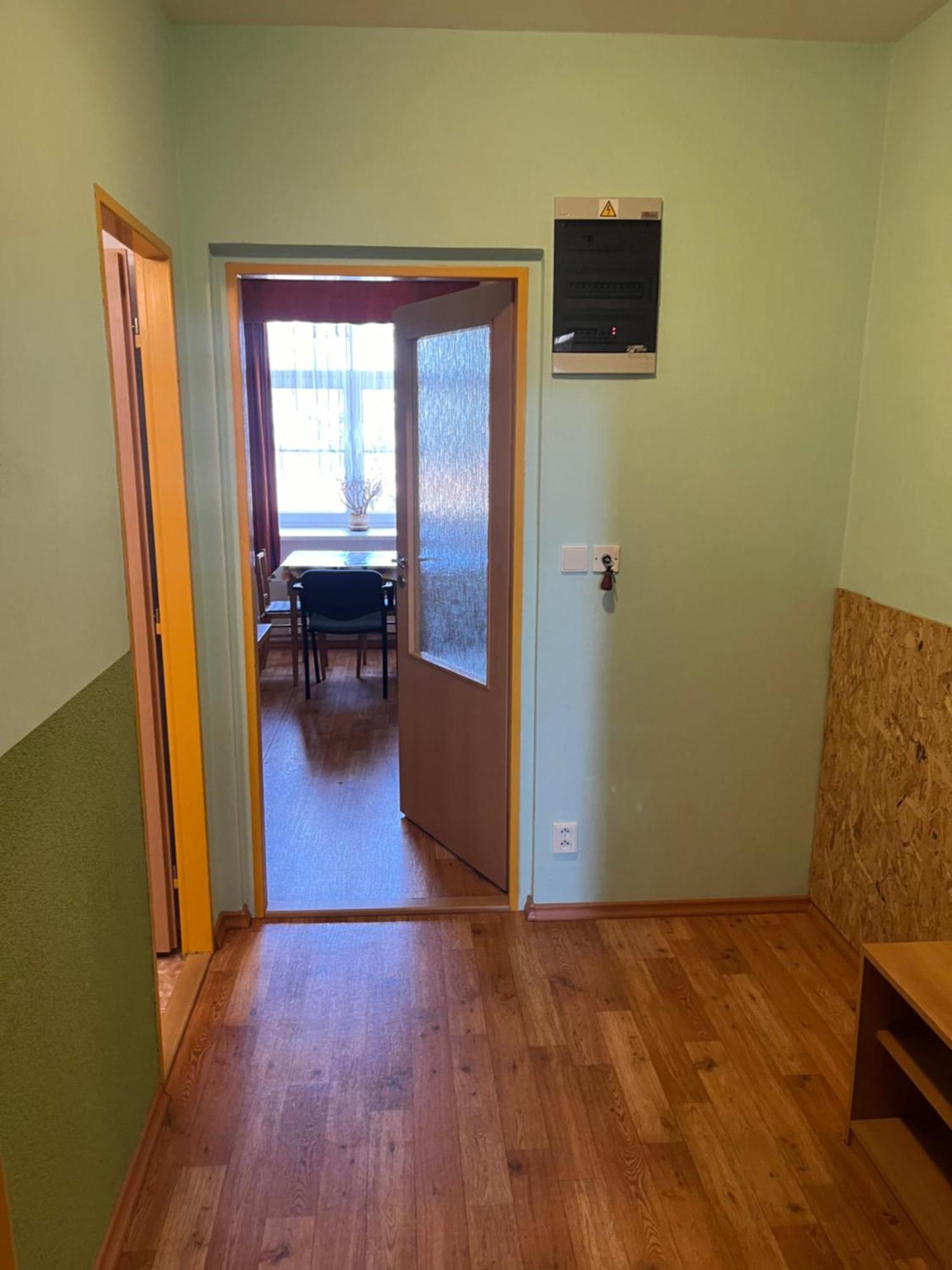 Apartmanovy Dum Obecna Skola Svetlik Exteriör bild