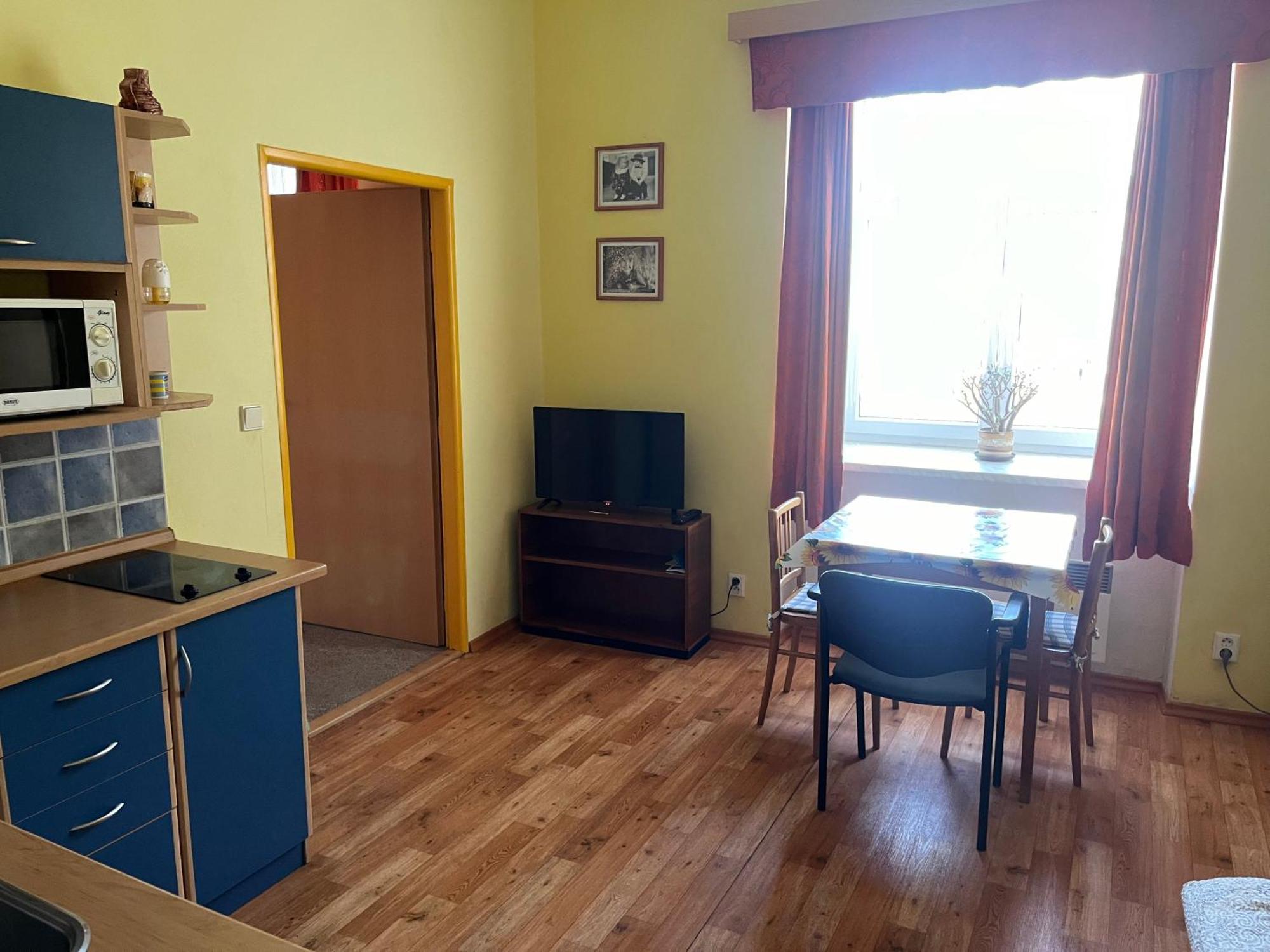 Apartmanovy Dum Obecna Skola Svetlik Exteriör bild