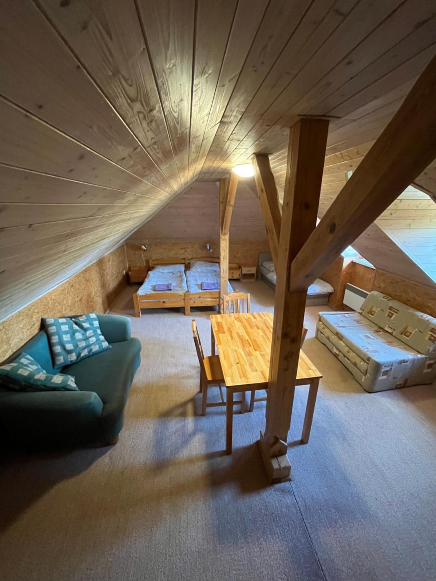 Apartmanovy Dum Obecna Skola Svetlik Exteriör bild