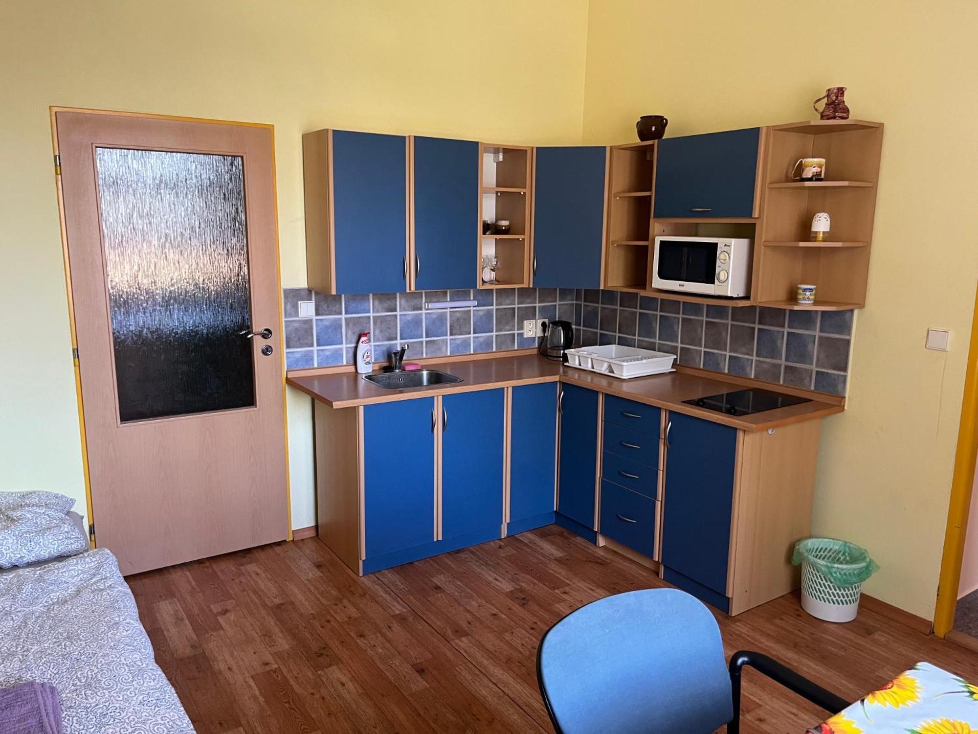 Apartmanovy Dum Obecna Skola Svetlik Exteriör bild