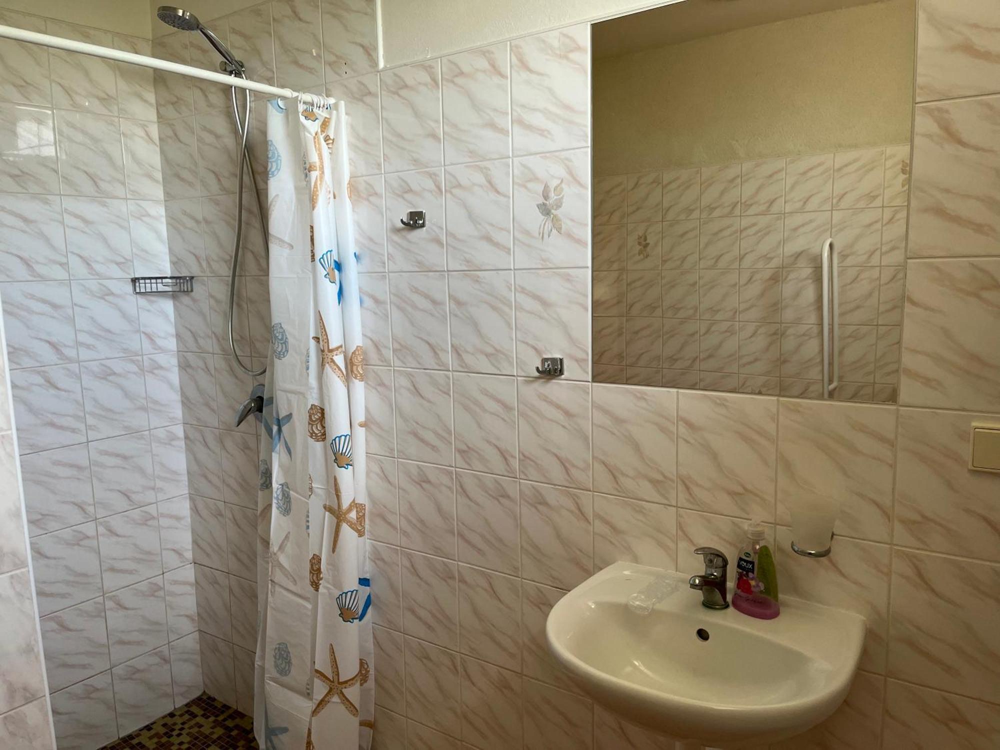 Apartmanovy Dum Obecna Skola Svetlik Exteriör bild
